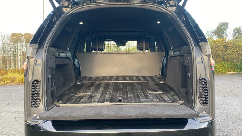 Land Rover Discovery Diesel 3.0 D300 R-Dynamic SE Commercial Auto